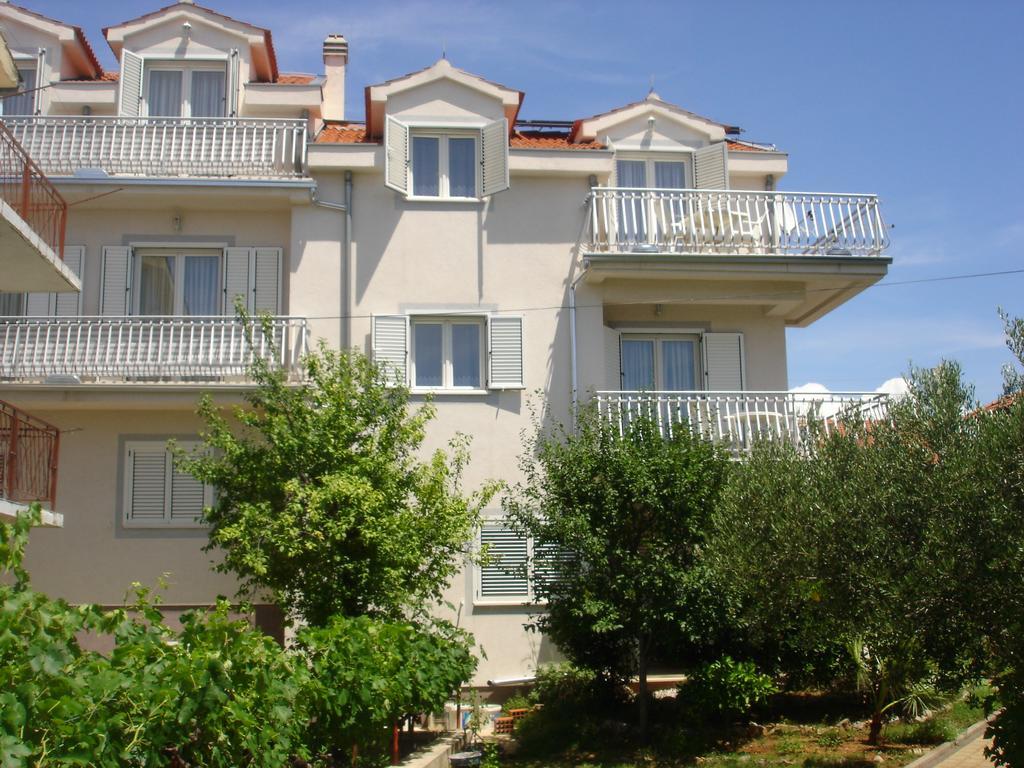 Apartments Gardijan Vodice Exterior photo